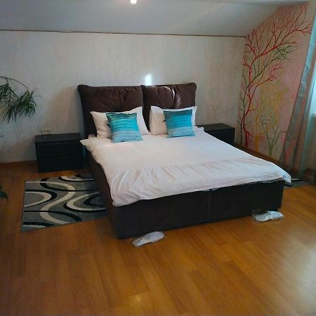 Apart Club Kosmo Apartment Chernivtsi Luaran gambar