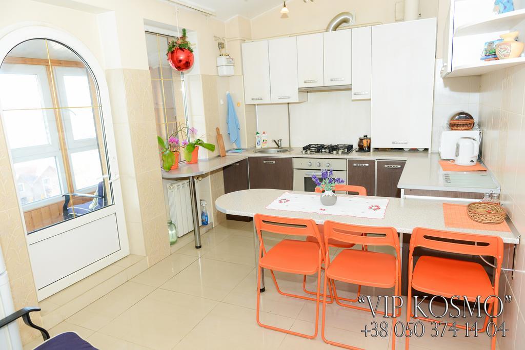 Apart Club Kosmo Apartment Chernivtsi Bilik gambar