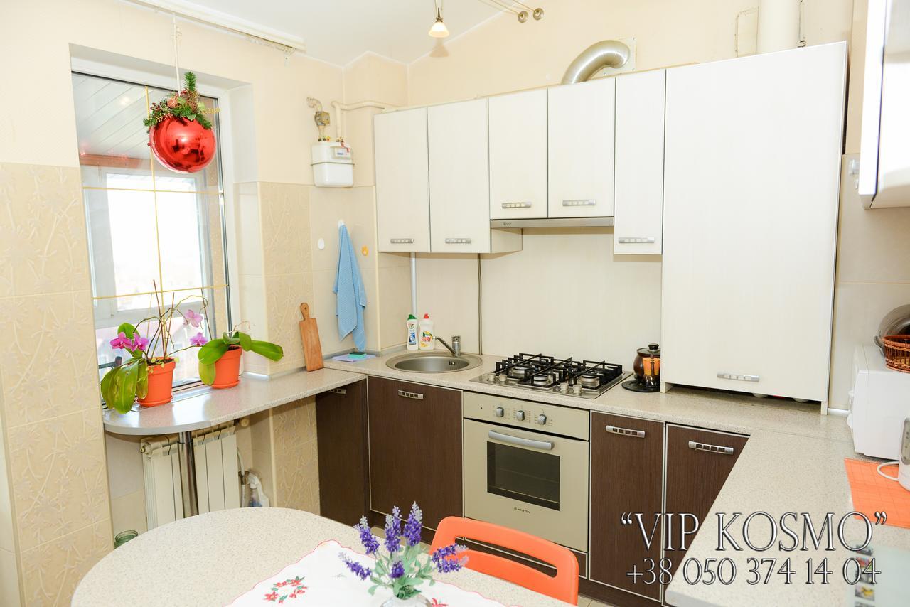 Apart Club Kosmo Apartment Chernivtsi Luaran gambar