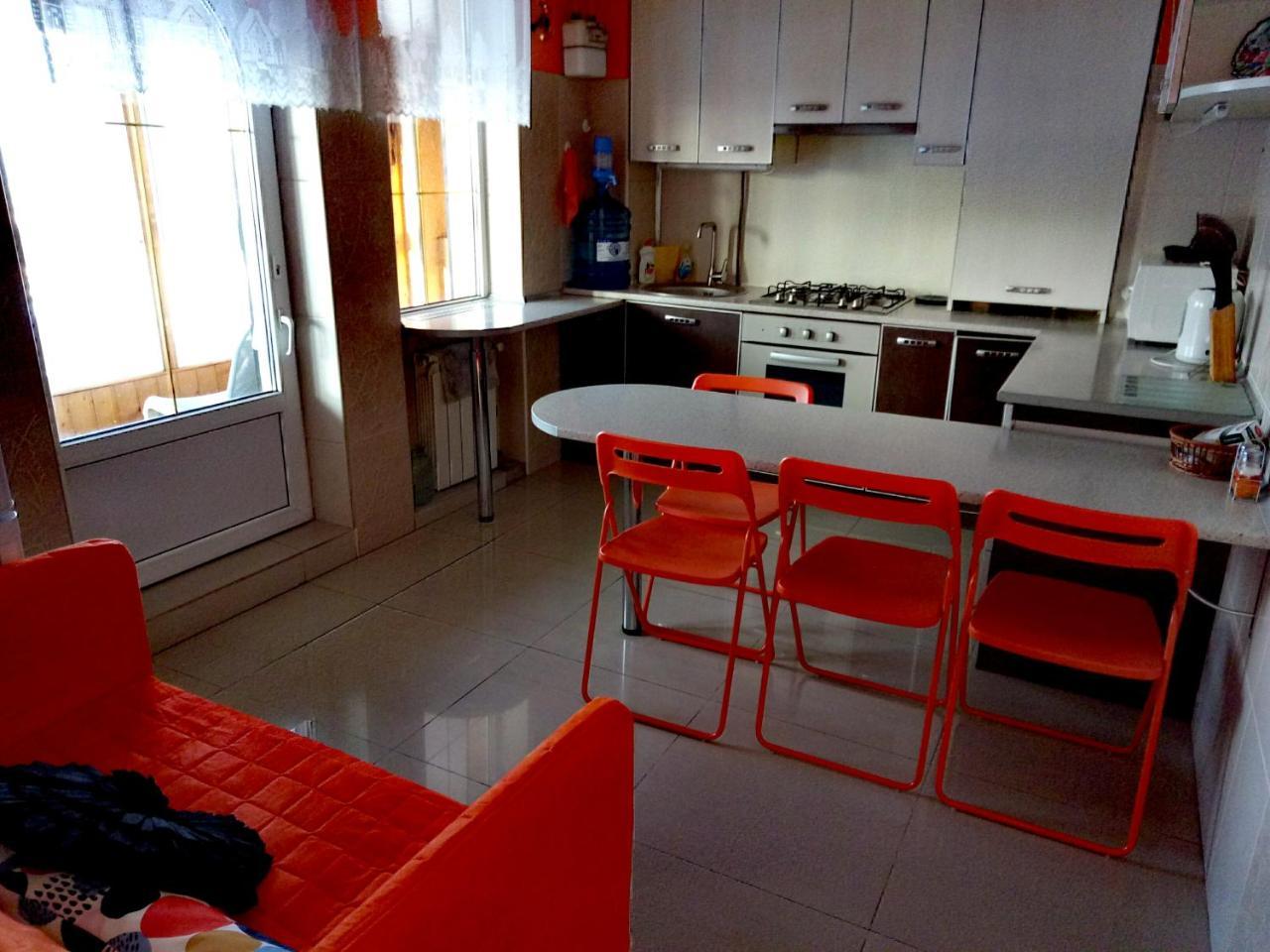 Apart Club Kosmo Apartment Chernivtsi Luaran gambar