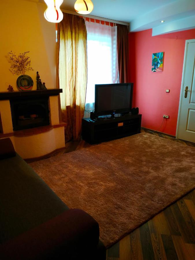 Apart Club Kosmo Apartment Chernivtsi Luaran gambar
