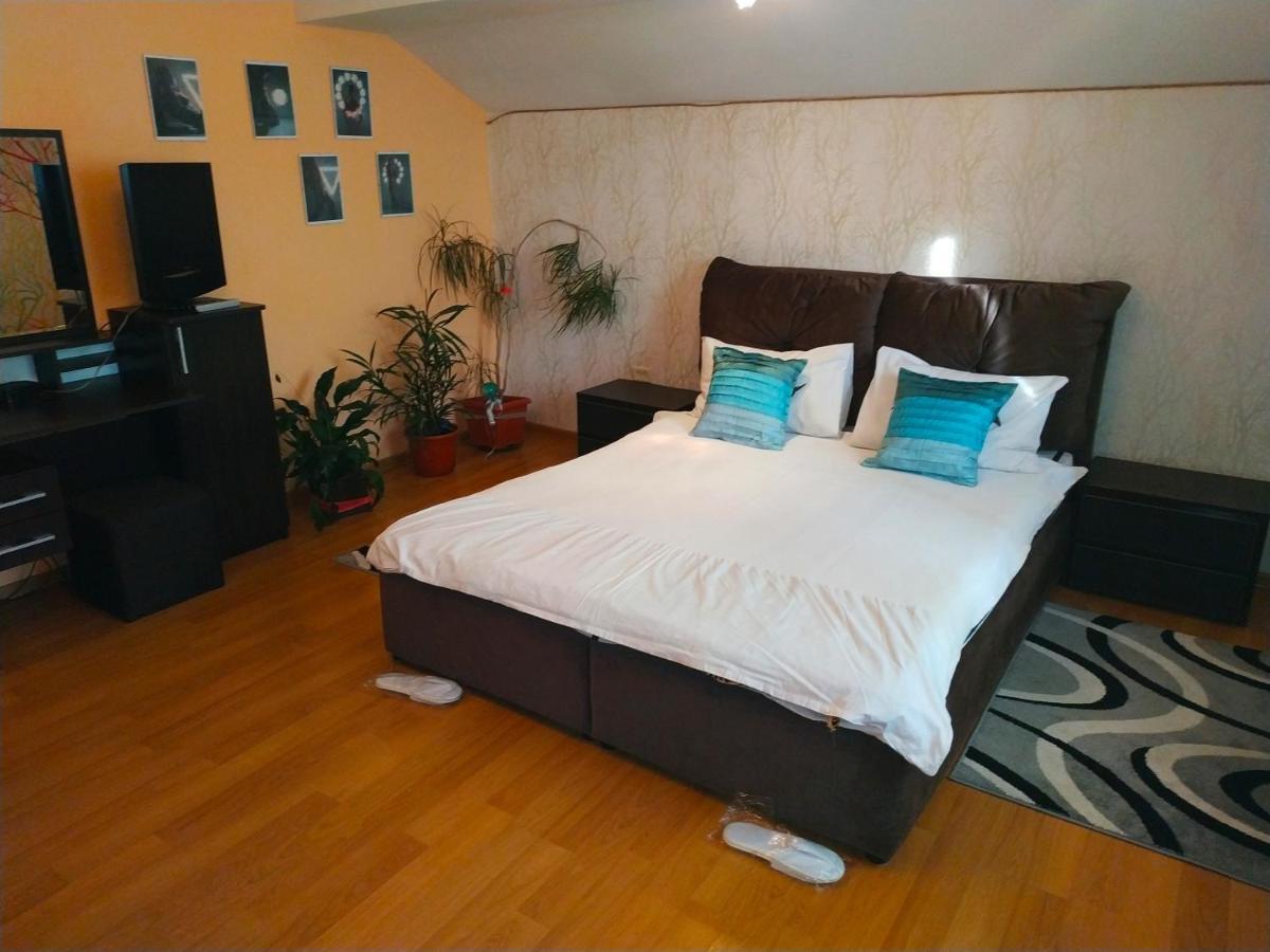 Apart Club Kosmo Apartment Chernivtsi Luaran gambar